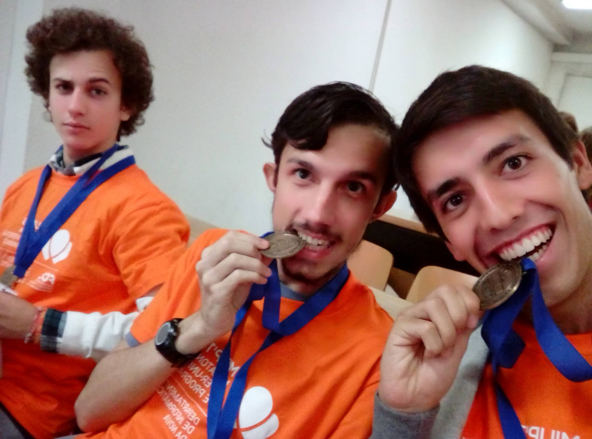 Team biting bronze medals at MIUP 2016